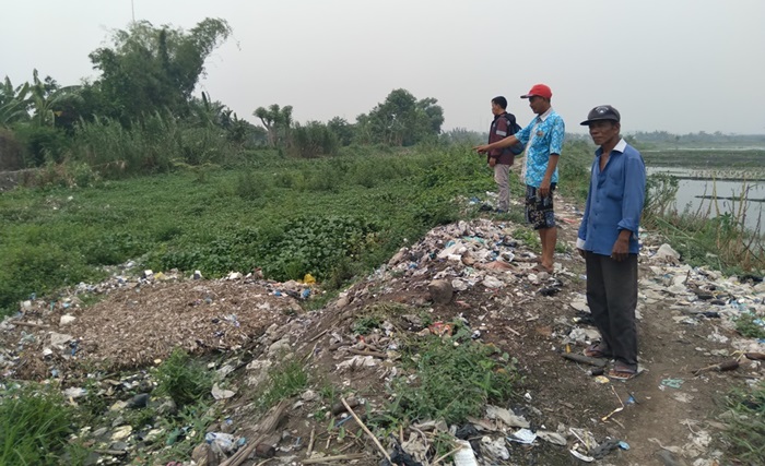 Sungai Wrati kerap menimbulkan bau busuk akibat pembuangan limbah perusahaan.
