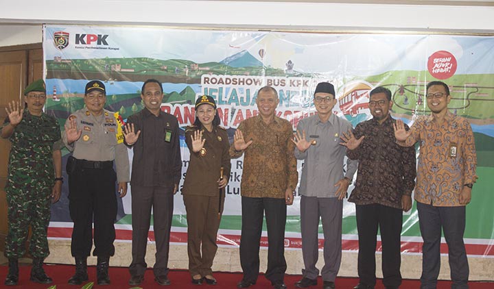 Jajaran pimpinan KPK bersama Bupati Ngawi Ir. Budi Sulistyono.