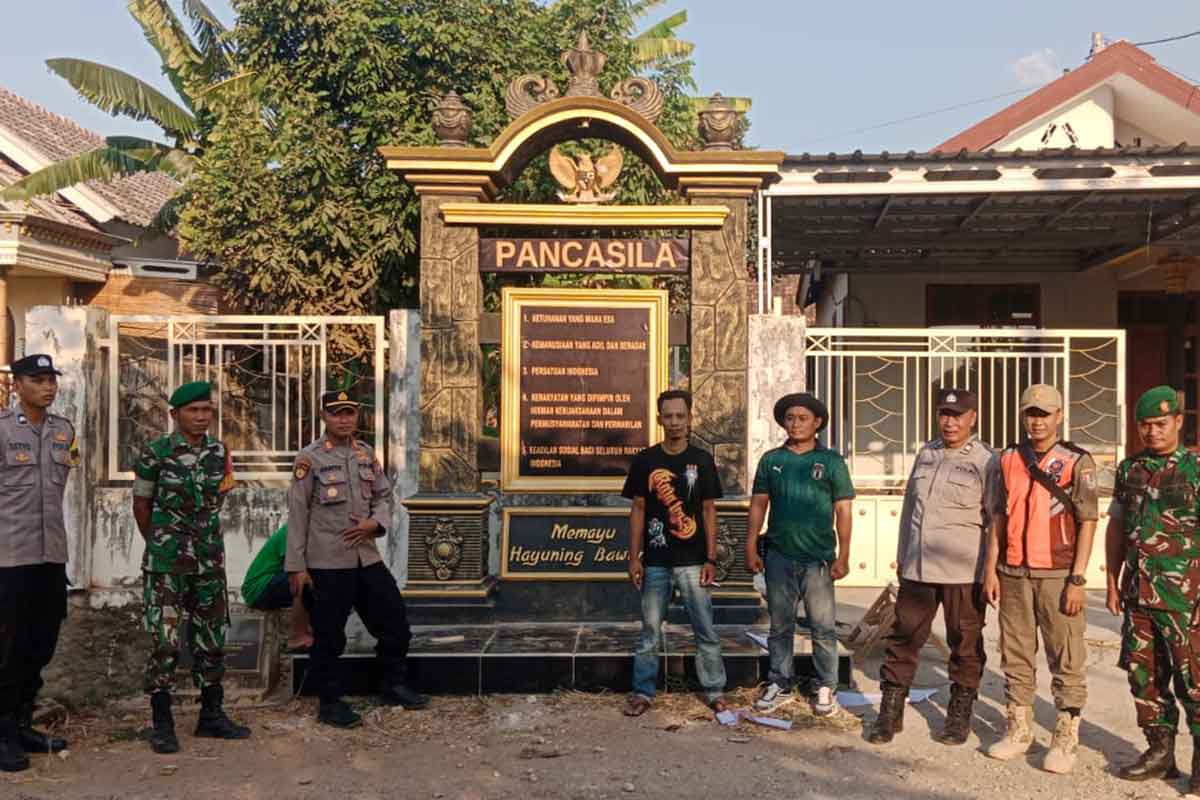 Tugu PSHT yang berada di Desa Pucangan Tuban setelah dirubah menjadi Tugu Pancasila.