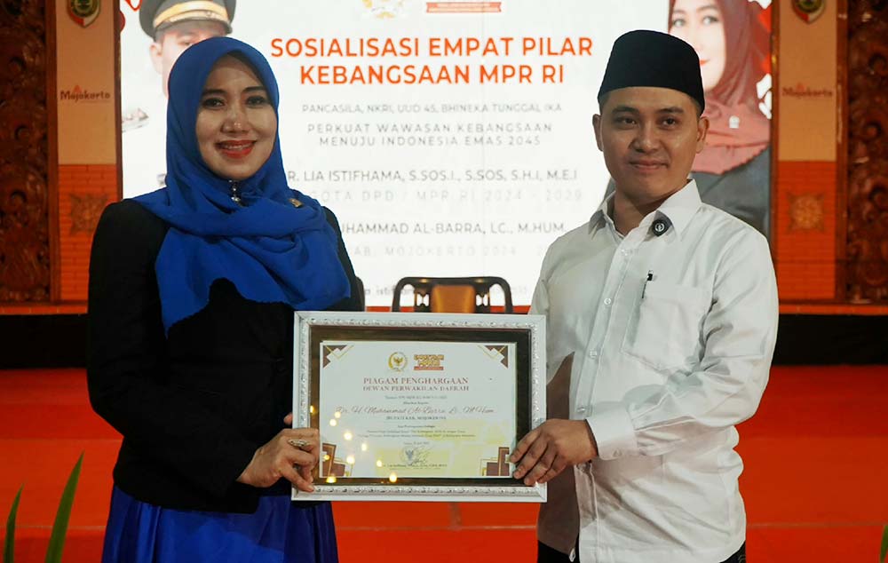 Dr. Lia Istifhama, Anggota MPR/DPD RI Dapil Jawa Timur menggelar Sosialisasi Empat Pilar Kebangsaan MPR RI di Pendopo Kabupaten Mojokerto. Foto: Ist.