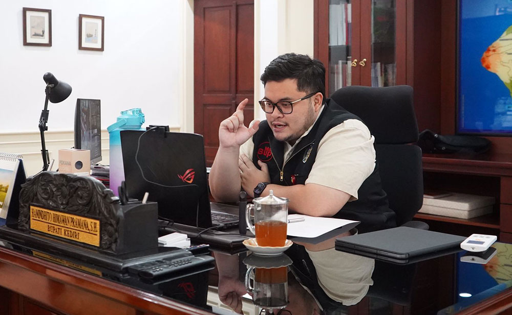 Bupati Kediri Ajak Perawat Layani Masyarakat dengan Hati