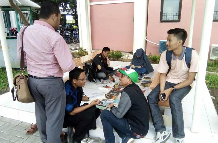 Suasana lapak baca KBM KH. Mas Mansur di Universitas Muhammadiyah Surabaya. foto: UM Surabaya for BO. 