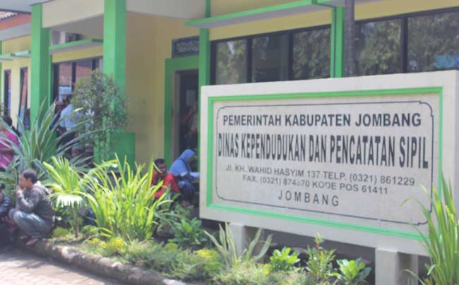 Kantor Dispendukcapil Kabupaten Jombang. foto: romza/ BANGSAONLINE