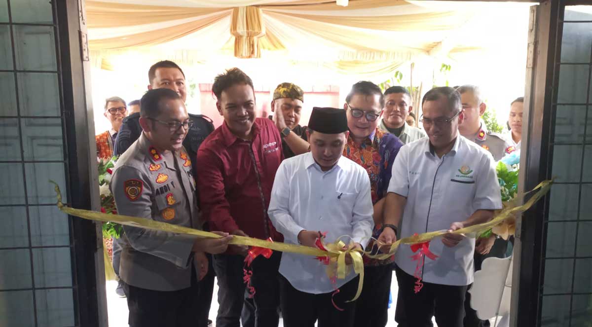 Peresmian media center yang dilakukan Bupati Mojokerto, Muhammad Al Barra.