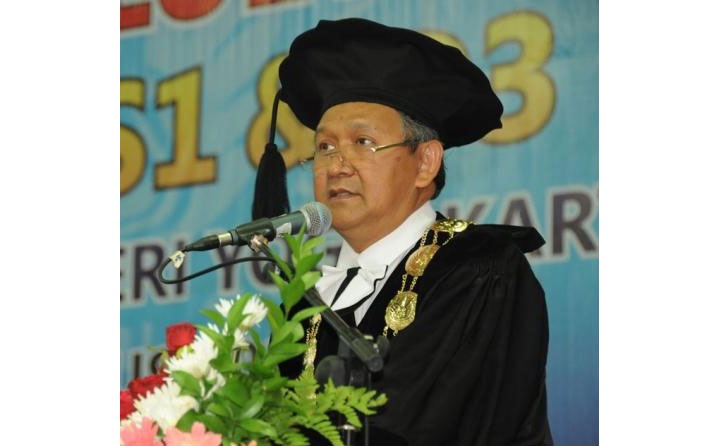 Prof. Dr. KH. Rochmat Wahab. foto: UNY
