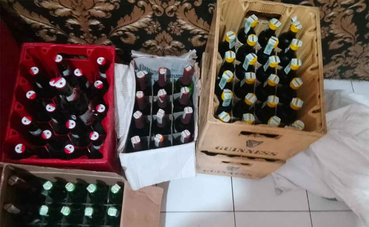 Polres Situbondo Sita 524 Botol Miras di Pesisir Besuki