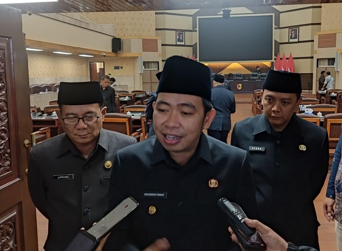 Bupati Jember, Gus Fawait saat memberikan keterangan