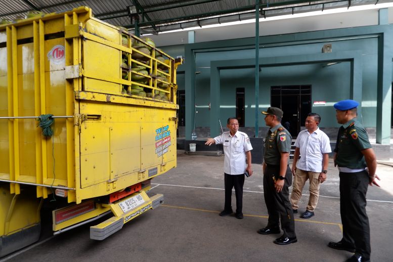 Truk yang digunakan untuk menyelundupkan ratusan tabung LPG ke Jawa Tengah