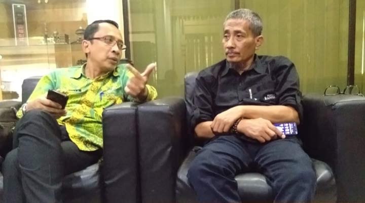 Plt. Kepala Diskominfo Kota Pasuruan Fendi Krsidioyono (kiri).