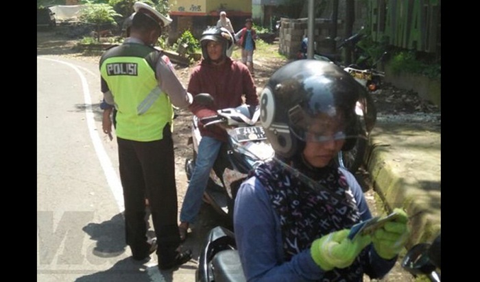 Di sela-sela kegiatan rutin, kini jajaran Kepolisian Resort Malang melaksanakan Operasi Patuh Semeru 2018 yang digelar Satuan Lalu lintas Polres Malang.
