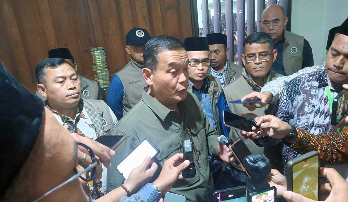 Dirjen Pengendalian Haji dan Umrah, Harun Al Rasyid, saat memberi keterangan ke awak media.