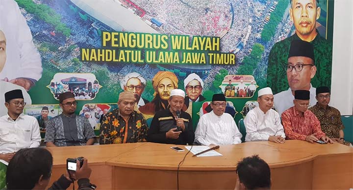 Pengurus PWNU Jatim menggelar jumpa pers untuk mengimbau warga NU menggunakan hak pilih pada Pemilu 17 April. foto: DIDI ROSADI/ BANGSAONLINE