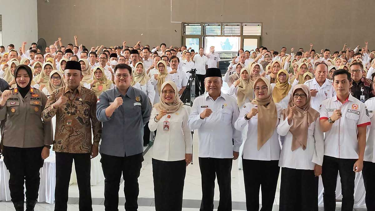 Wakil Bupati Kediri bersama jajarannya ketika deklarasi SPMB 2026 Bersih dan Transparan. Foto: Ist 