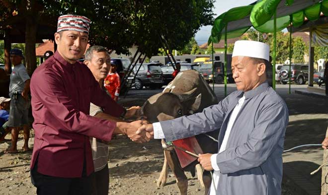 Jajaran Polres Banyuwangi turut berbagi di hari raya Idul Adha 10 Dzulhijjah 1437 H. Selain menggelar salat Ied di Masjid Roudlotul Jannah Polres Banyuwangi