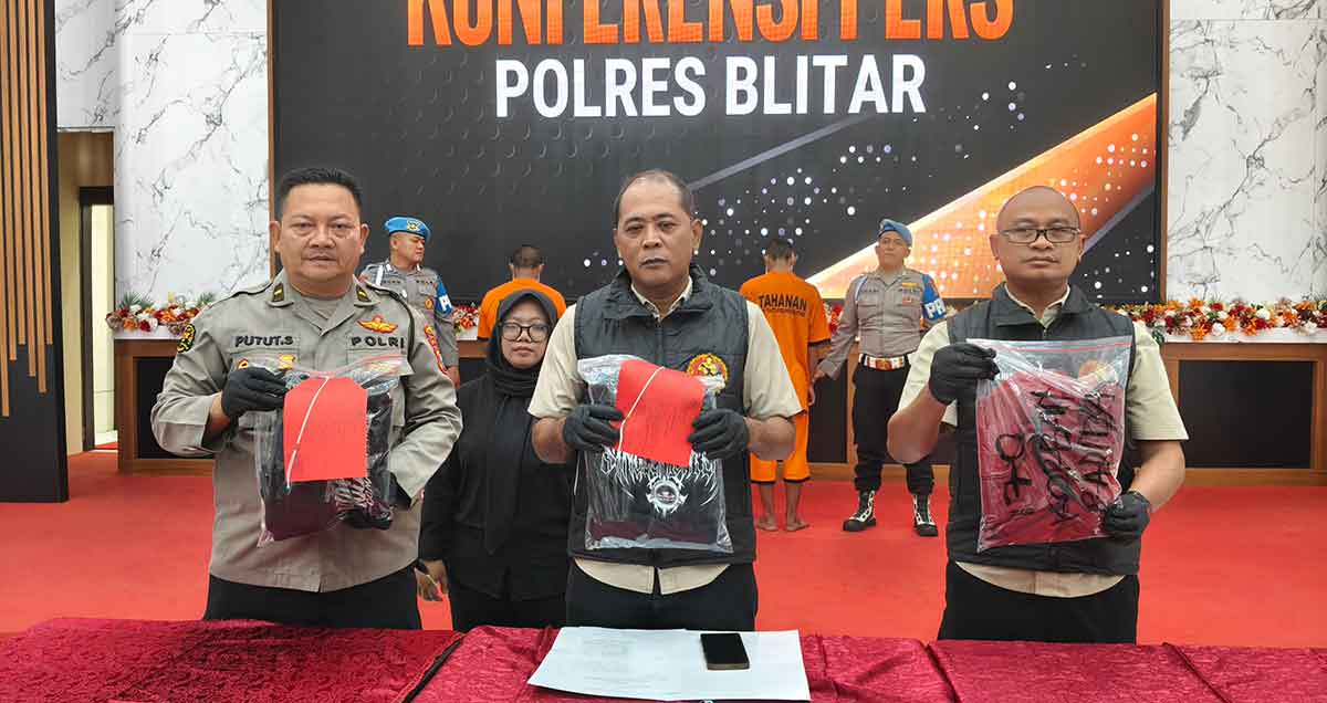 Konferensi pers terkait kasus pengeroyokan di Mapolres Blitar.