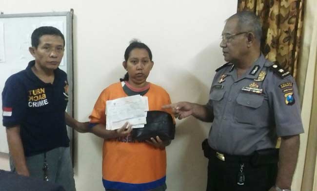 Sugiarti yang kini meringkuk di sel Polsek Candi. foto: CATUR AE/ BANGSAONLINE 