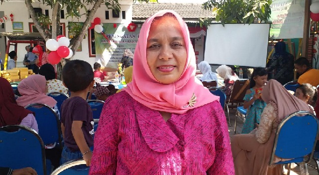 Kepala TK Salafiyah Syafiiyah Ny. Hj. Djumatul Kholishoh, S.H., M.H.