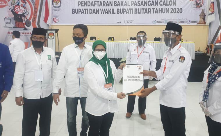 Sah! Mak Rini Daftar ke KPU, Petahana Tak Akan Lawan Kotak Kosong di Pilbup Blitar 2020