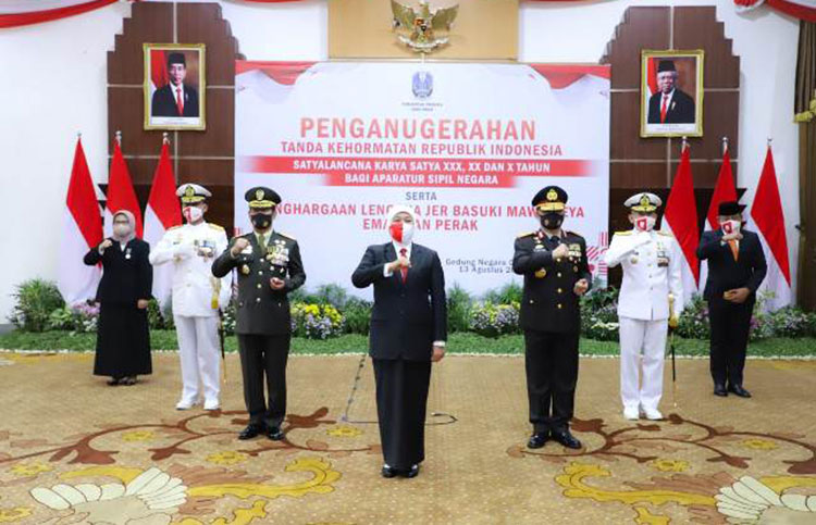  2.694 ASN Jatim Terima Penghargaan dari Gubernur Khofifah 