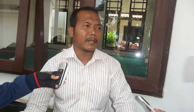 Warga yang menolak pembangunan tambak udang, Ach. Juri. foto: rahmatullah/ BANGSAONLINE