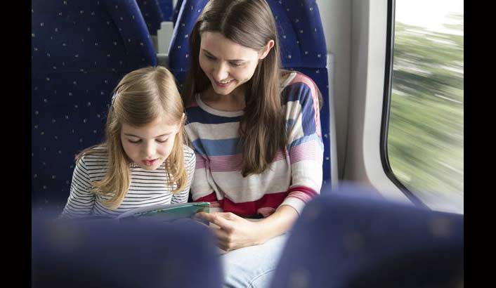 Kenyamanan wanita dan anak-anak dalam gerbong kereta. foto: repro mirror.co.uk