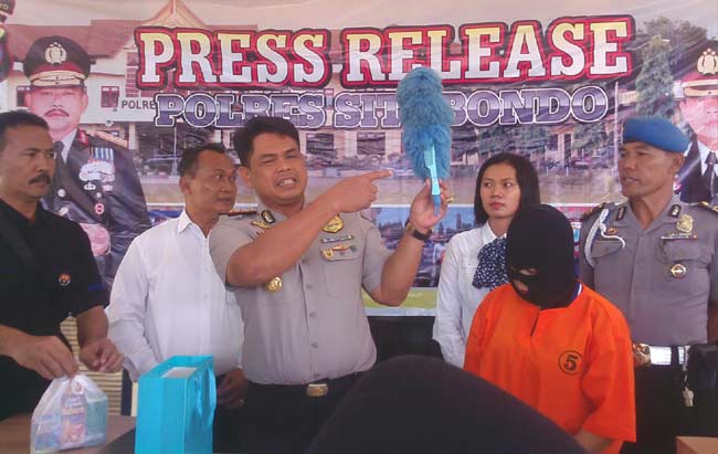 Kapolres Situbondo, AKBP Puji Hendro Wibowo dalam jumpa pers. foto: MURSIDI/ BANGSAONLINE