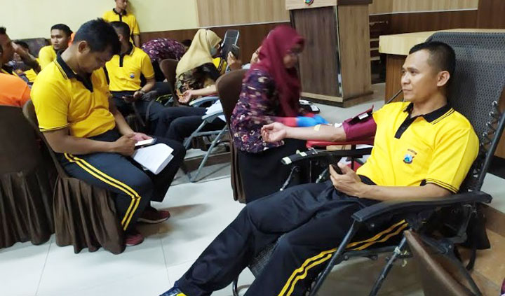 Peringati HPN, Polres Pamekasan Bersama Forum Wartawan Pamekasan Gelar Donor Darah