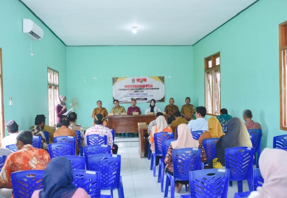 Tri Astuti saat menghadiri Musdes Magersari