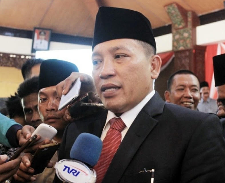 Slamet Junaidi saat diwawancarai sejumlah jurnalis. Foto: ist