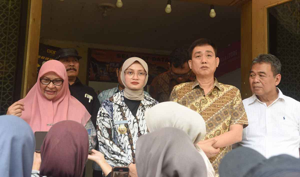 Wali Kota Kediri bersama pimpinan dewan usai meninjau GNI. Foto: Ist