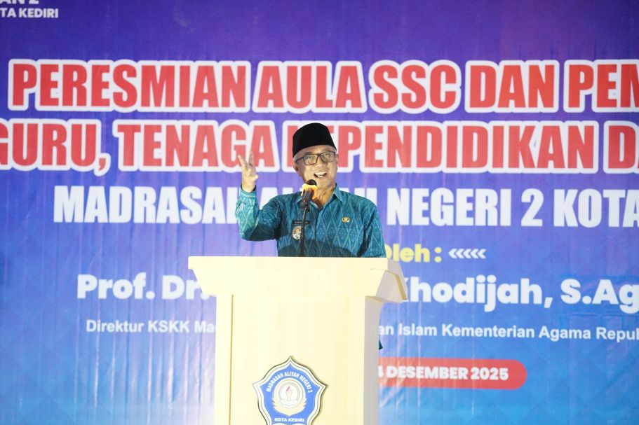 Gus Qowim saat memberi sambutan. (Ist).