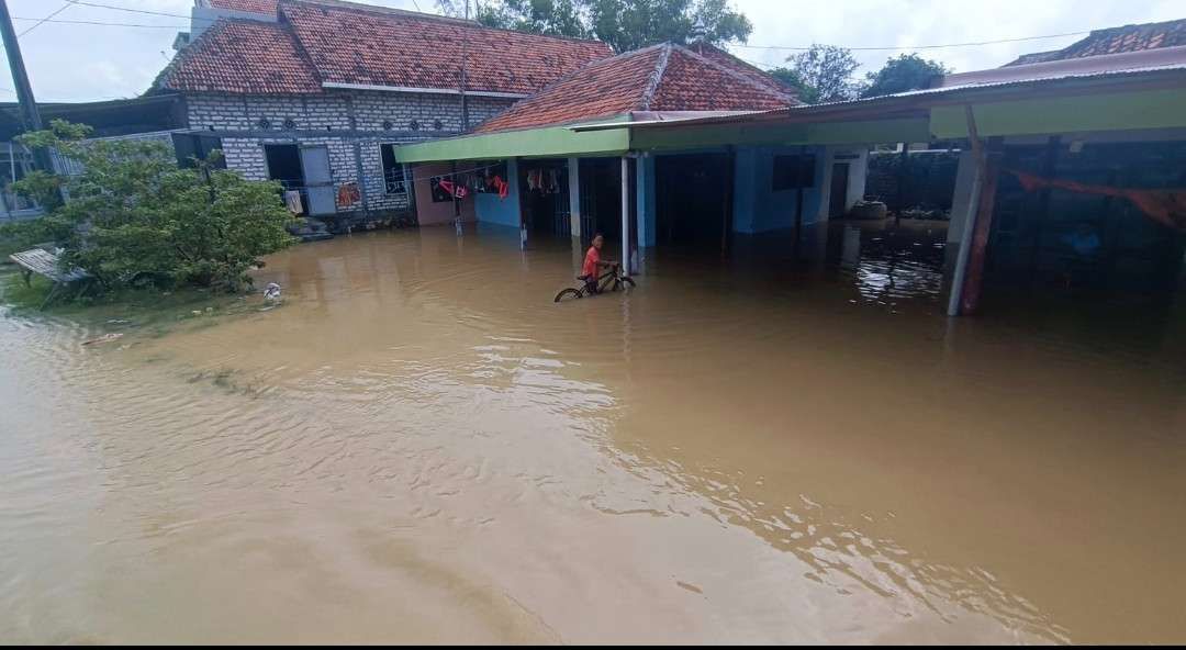 Permukiman warga yang terendam banjir di Kecamatan Robatal, Sampang