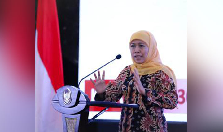 Gubernur Jawa Timur Khofifah Indar Parawansa saat pengarahan pada Rapat Kerja Pimpinan Perguruan Tinggi di lingkungan Lembaga Layanan Pendidikan Tinggi Wilayah VII Jawa Timur di Hotel Singhasari Kota Batu, Rabu (30/10). foto: Istimewa/ BANGSAONLINE.com