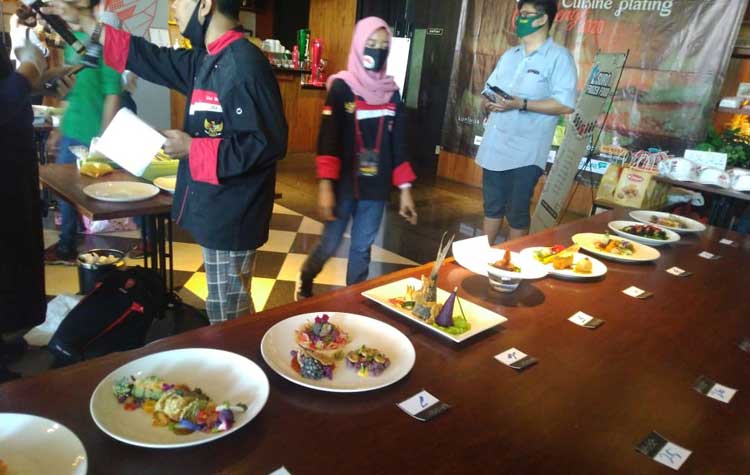 Masakan para peserta saat dihidangkan untuk dinilai.