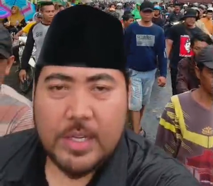Eko Suryono saat mendampingi warga menyalurkan aspirasi