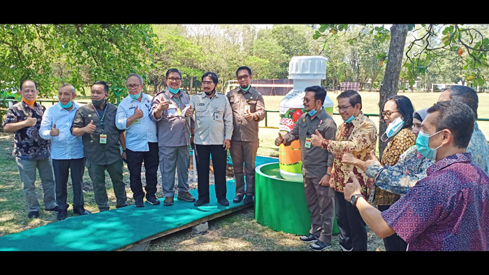 Mentan RI, Syahrul Yasin Limpo bersama rombongan saat berkunjung ke Petrokimia Gresik. foto: SYUHUD/ BANGSAONLINE