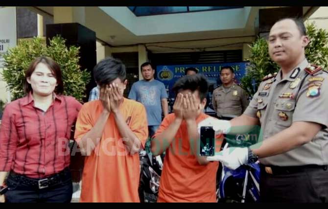 Dua pelaku jambret diamankan di Polsek Tambaksari.
