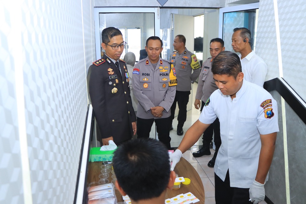 Dukung Asta Cita Presiden, Polres Ngawi Gelar Tes Urin Anggotanya secara Dadakan