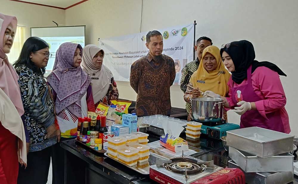 Pelatihan pengolahan makanan lokal sehat untuk kader posyandu yang digelar oleh PT SBI Pabrik Tuban.