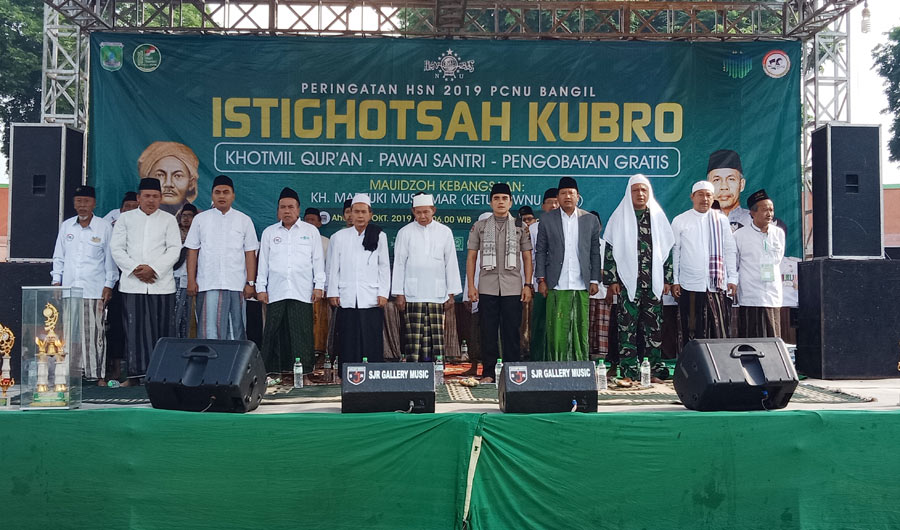 Para kiai, pengurus PCNU Bangil, pejabat pemkab, dan petinggi TNI-Polri di Pasuruan saat mengikuti istighosah kubro.