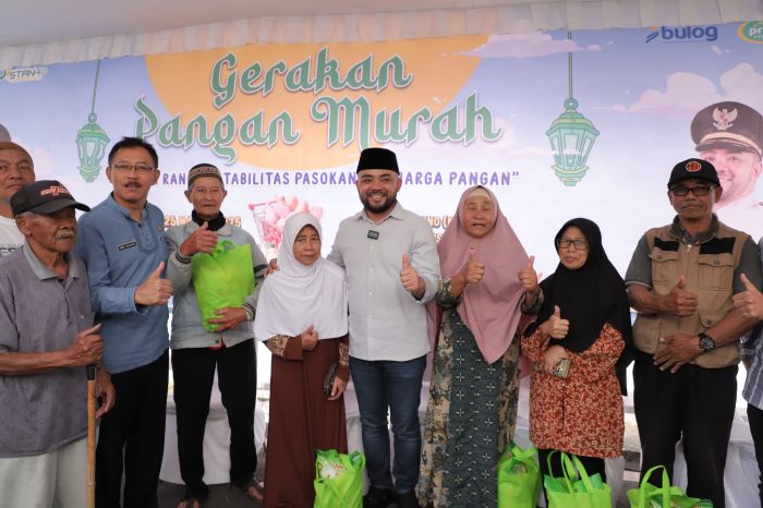 Wakil Wali Kota Batu, Heli Suyanto saat meninjau Gerakan Pangan Murah di Kelurahan Sisir