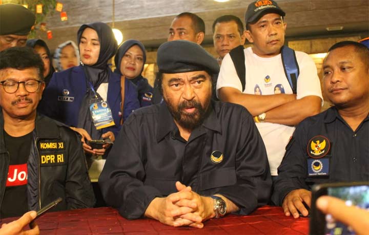 Ketua Umum DPP Partai NasDem, Surya Paloh saat memberi keterangan kepada wartawan. foto: ist