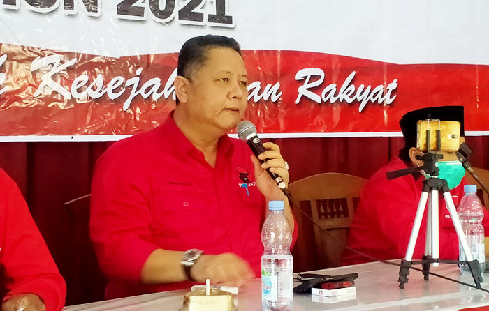 Whisnu Sakti Buana saat memberikan sambutan di Rakercab DPC PDIP Trenggalek. foto: HERMAN/ BANGSAONLINE