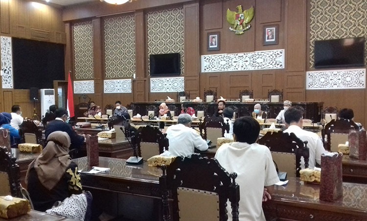 DPRD Kota Probolinggo menggelar RDP (Rapat Dengar Pendapat) bersama sejumlah perusahaan yang ada di Kota Probolinggo. (foto: ist)