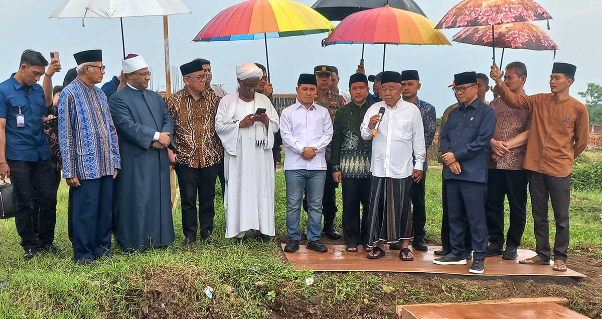 Peletakan batu pertama pembangunan Fakultas Kedokteran Universitas KH Abdul Chalim.
