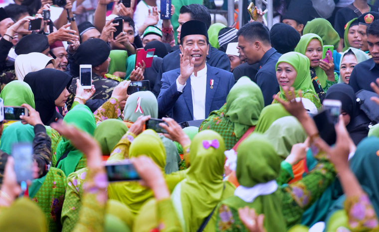 Presiden RI Jokowi bersama Gubernur Jatim Khofifah Indar Parawansa dalam sebuah kesempatan, beberapa waktu lalu.