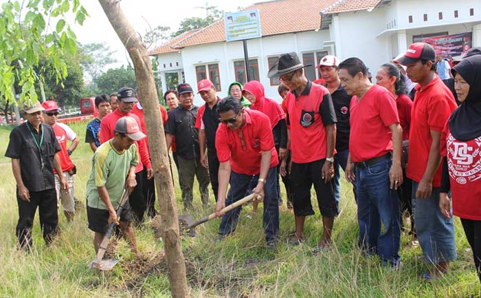 Cegah Global Warming, PDIP Kota Kediri Tanam Ratusan Pohon