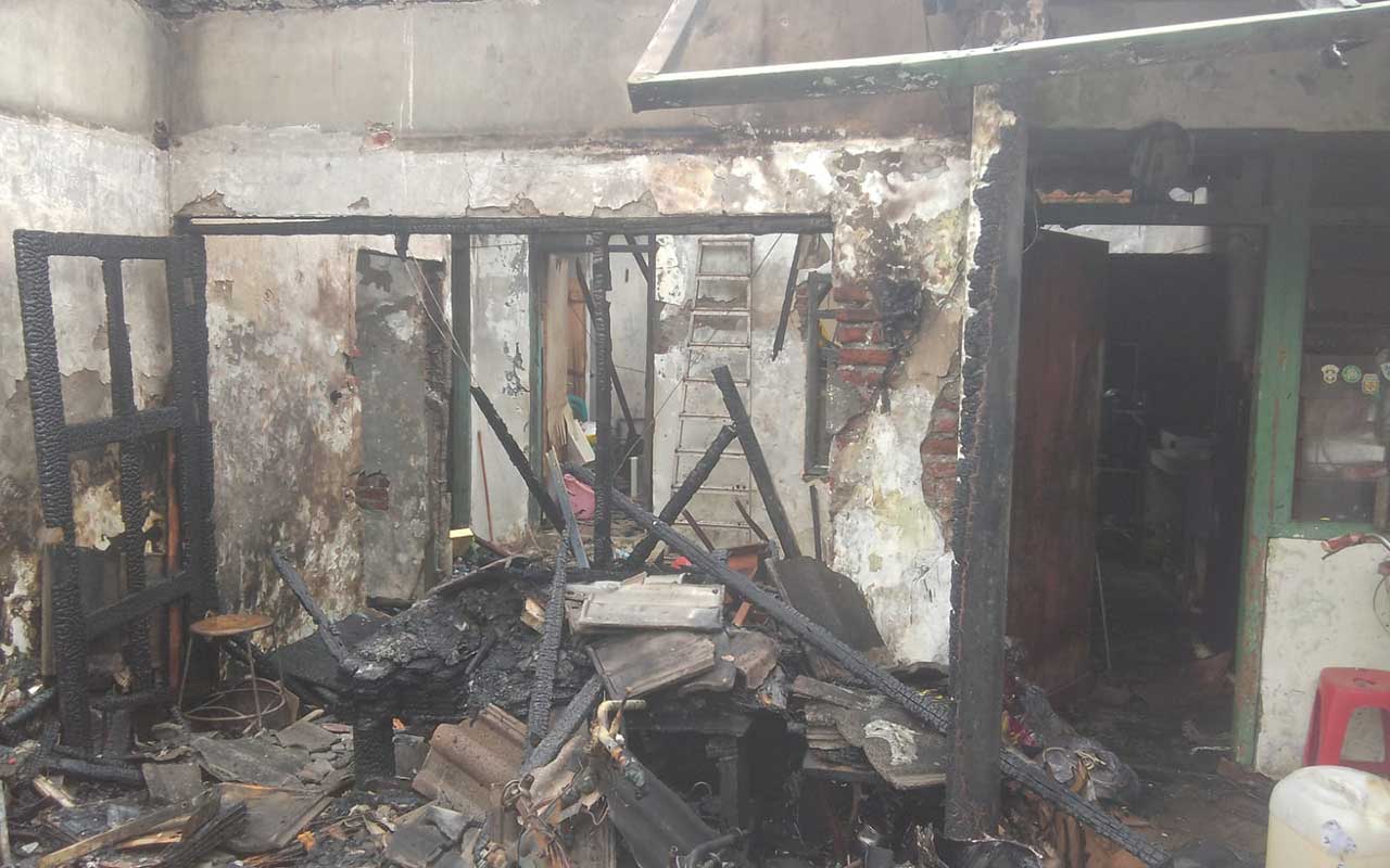 Rumah yang berada di Perum Magersari Permai, RT 40 RW 07, Kecamatan Sidoarjo Kota, terbakar pada Rabu (13/3/2024) malam.