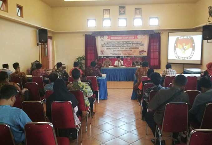 Suasana sosialisasi tatap muka antara KPU, Kejari, dan PPK se-Kabupaten Pacitan.