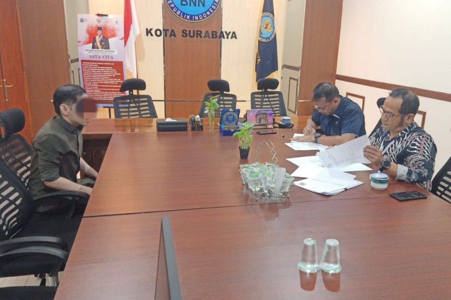 Bos Buro Bar saat dimintai keterangan oleh petugas